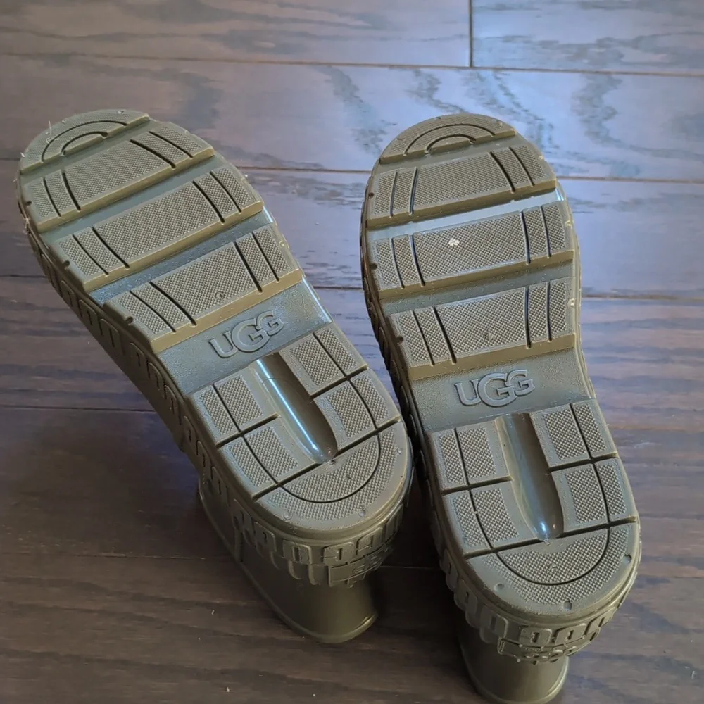 UGG Size 8 Olive Green Rain Boot - Picture 9 of 11